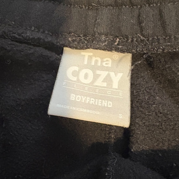 TNA Cozy Fleece Boyfriend Sweatpants — Black (Size S) - Picture 3 of 3